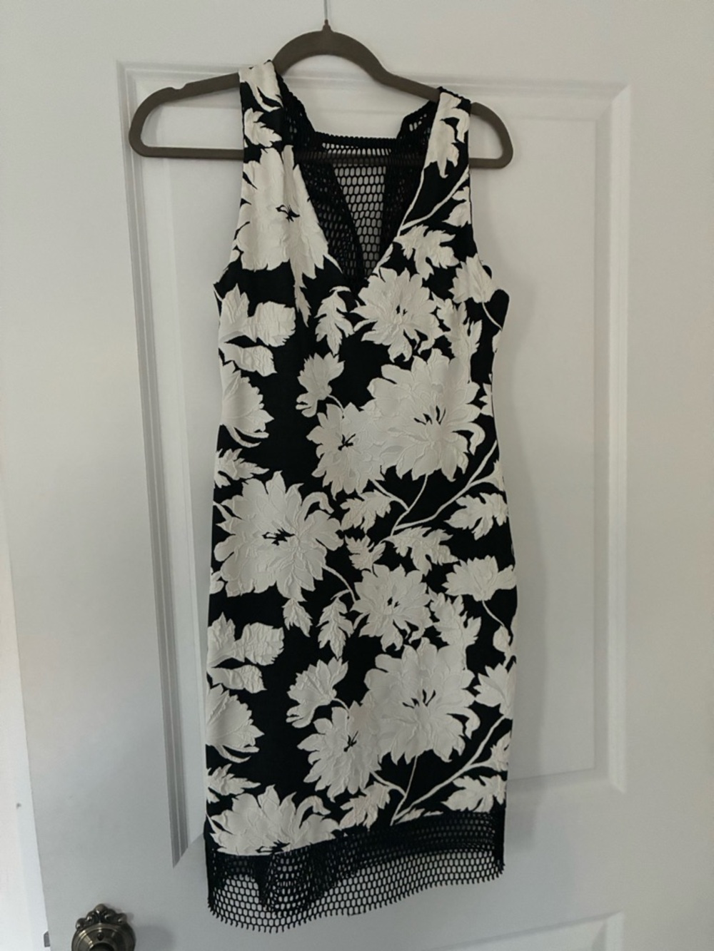 Black & White Floral Sleeveless Sheath Dress -Cache